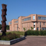 INPL
Honegger Gottfried - Sculpture Monoforme 17
(+ esplanade « pyramides »)