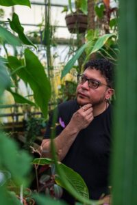 Dans les coulisses de l’évolution des plantes : un doctorant au Jardin botanique