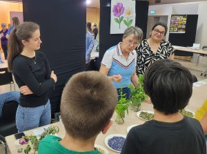 Le Village A2F fait d&eacute;couvrir &ldquo;les petites histoires du vivant&rdquo; aux &eacute;coliers de Vand&oelig;uvre