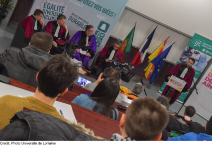 Crmonie de remise des insignes et titre de Docteur Honoris Causa de l'Universit de Lorraine Monsieur Joo Filipe Colardelle da Luz Mano (Joo F. Mano), professeur en chimie l'Universit de Aveiro (Portugal) et fondateur-directeur du Groupe de recherche COMPASS issu du Laboratoire associ CICECO au sein de l'institut des Matriaux de Aveiro